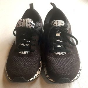 LIKE NEW Women’s Brooks Revel 5 SIZE 8 B Black/White/Silver Leopard 1203611B095
